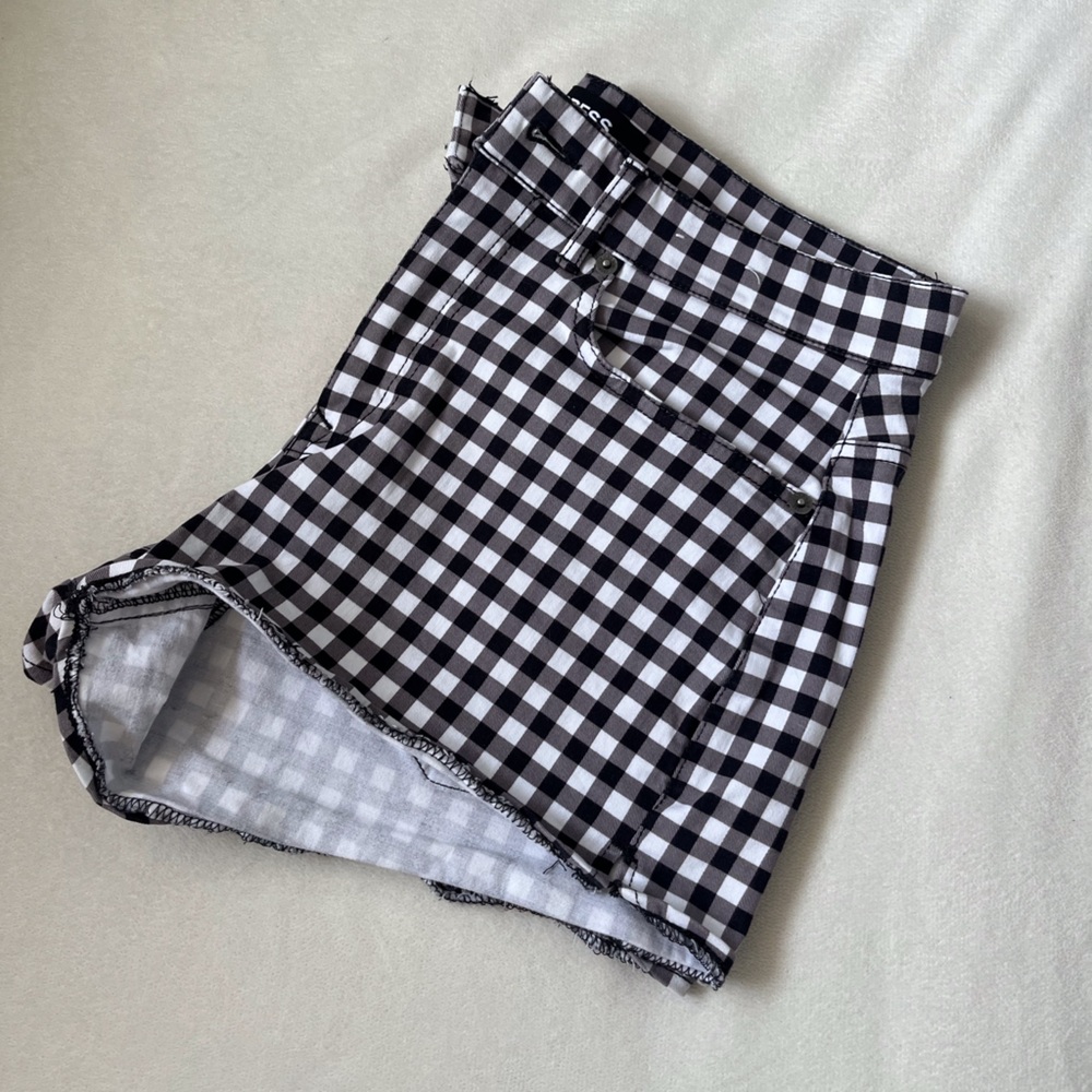 Express Gingham High Rise Shortie - Picture 5 of 7
